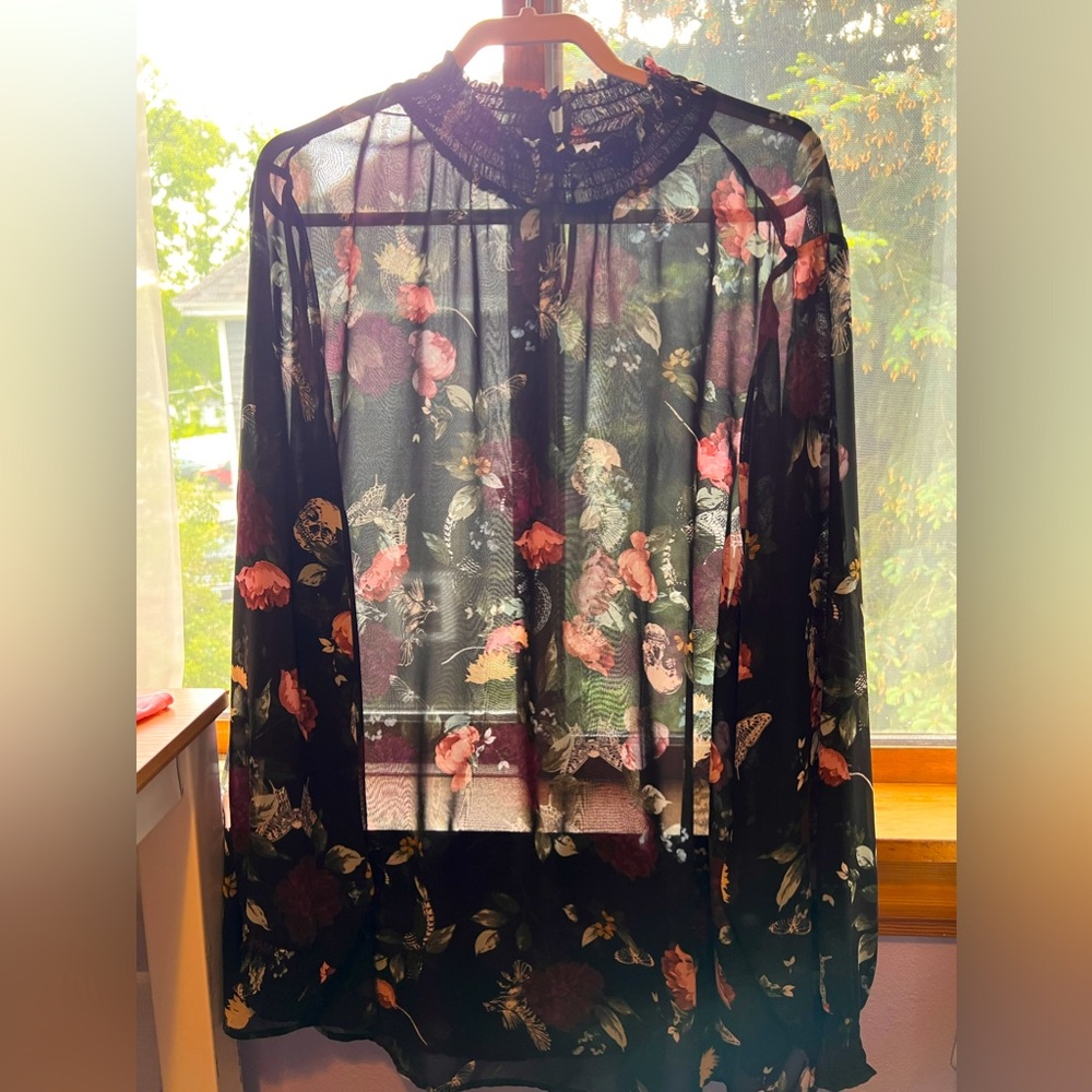 Amazing skull and rose thin top